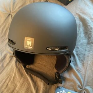 Brand New Oakley Ski/Snowboard Helmet